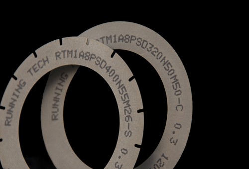 晶圓劃片機中砂輪刀片分為二種：軟刀和硬刀