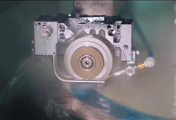 藍寶石基片在精密劃片機中劃切實驗