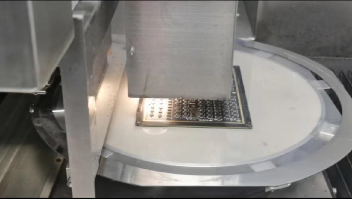 博捷芯BJX6366全自動(dòng)精密劃片機(jī)應(yīng)用于Mini/Micro LED模組切割