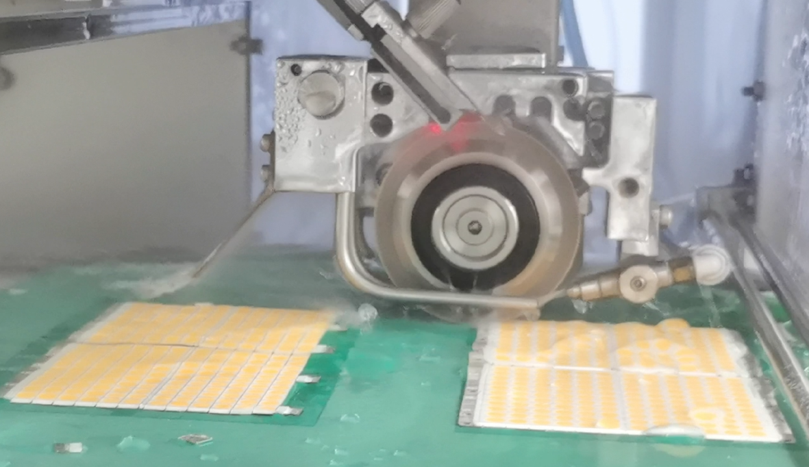 博捷芯劃片機(jī)在LED燈珠EMC支架中切割應(yīng)用